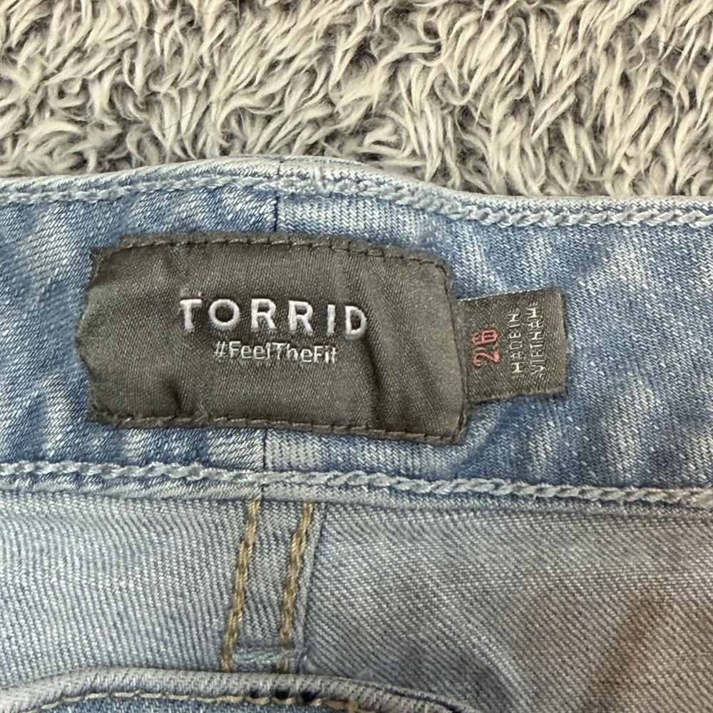 Torrid Denim Shorts Light Wash Women's Size 26 (Plus Size) - Picture 5 of 9